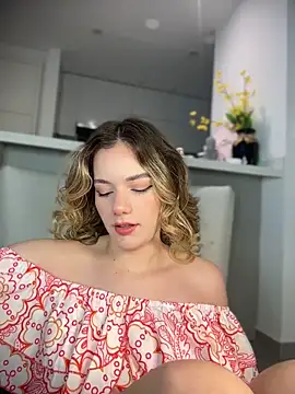 Snapshot of NicoleCut chatting on June 1, 9:44 am NicoleCut online show from June 1, 9:44 am
