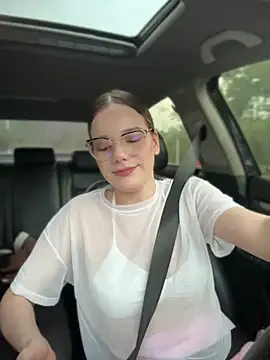 Snapshot of NicoleCut chatting on June 3, 10:37 pm NicoleCut online show from June 3, 10:37 pm