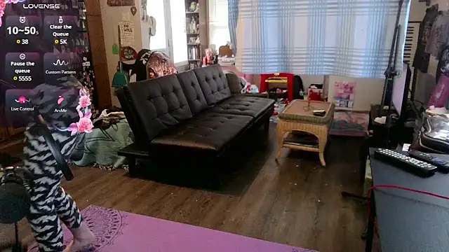  hellostormy  online show from February 9, 9:28 pm