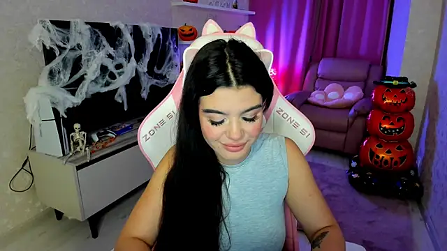 Snapshot of AlluringAriel chatting on October 24, 7:32 pm AlluringAriel online show from October 24, 7:32 pm