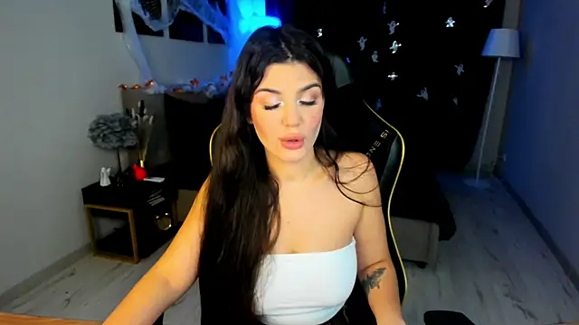 Snapshot of AlluringAriel chatting on October 28, 7:27 pm AlluringAriel online show from October 28, 7:27 pm