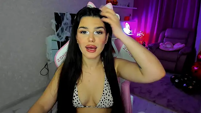 Snapshot of AlluringAriel chatting on November 4, 6:29 pm AlluringAriel online show from November 4, 6:29 pm