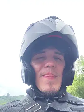 Snapshot of adam-rivera chatting on December 21, 6:23 pm adam-rivera online show from December 21, 6:23 pm