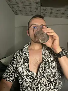 Snapshot of adam-rivera chatting on March 4, 10:16 pm adam-rivera online show from March 4, 10:16 pm