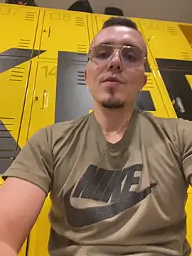 Snapshot of adam-rivera chatting on March 14, 9:10 pm adam-rivera online show from March 14, 9:10 pm