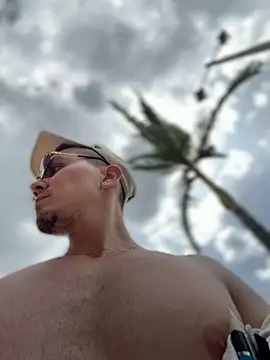 Snapshot of adam-rivera chatting on October 19, 5:35 pm adam-rivera online show from October 19, 5:35 pm