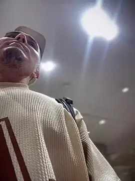 Snapshot of adam-rivera chatting on December 3, 1:13 am adam-rivera online show from December 3, 1:13 am