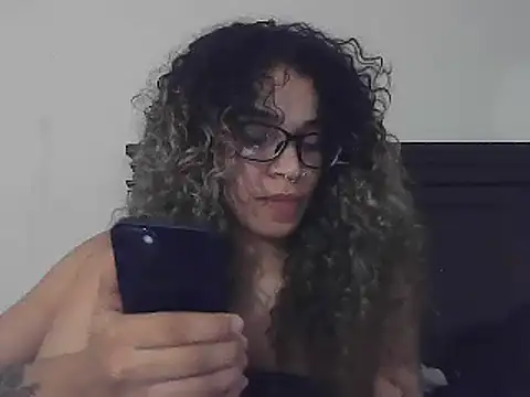 1prettygem online show from December 17, 10:32 pm