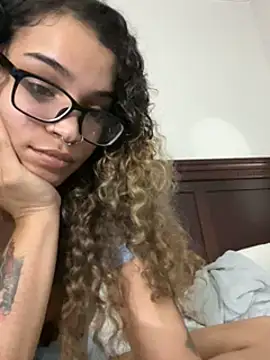 1prettygem online show from December 18, 5:59 am