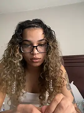 1prettygem online show from December 20, 8:01 pm