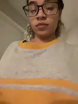 1prettygem online show from December 22, 6:17 am