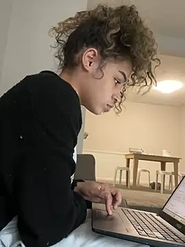 1prettygem online show from January 15, 5:15 pm