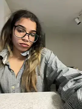 1prettygem online show from January 22, 3:29 pm