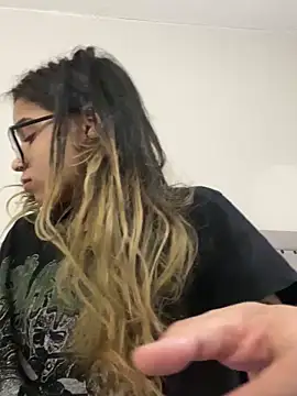 1prettygem online show from March 9, 8:10 pm