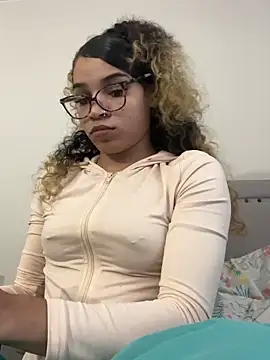 1prettygem online show from March 19, 10:42 pm