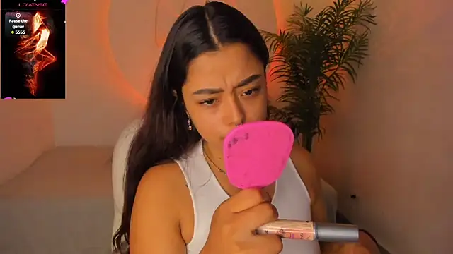 Ariana Pierce online show from December 5, 12:58 pm