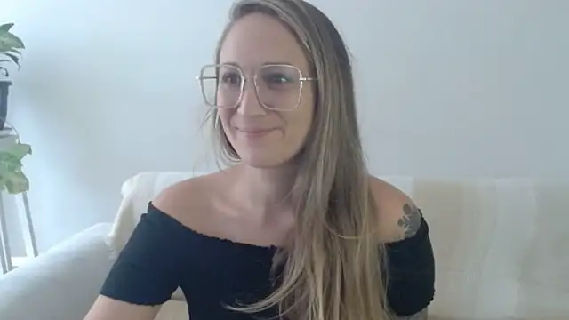 Snapshot of CabledHeredity chatting on January 27, 1:41 pm CabledHeredity online show from January 27, 1:41 pm