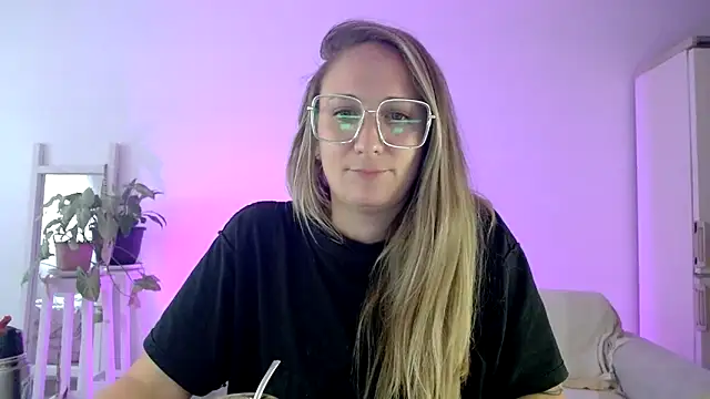 Snapshot of CabledHeredity chatting on February 14, 9:21 pm CabledHeredity online show from February 14, 9:21 pm