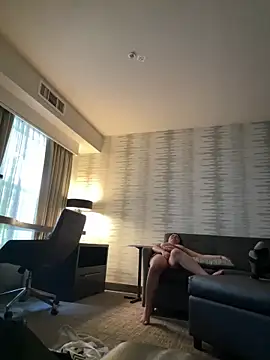 littlemissbabycakes online show from April 6, 11:05 pm