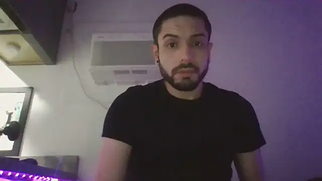 Snapshot of DerekPerez2025 chatting on February 7, 12:20 am DerekPerez2025 online show from February 7, 12:20 am