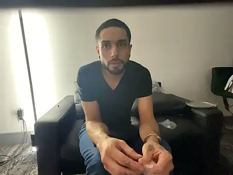 Snapshot of DerekPerez2025 chatting on February 27, 4:31 am DerekPerez2025 online show from February 27, 4:31 am