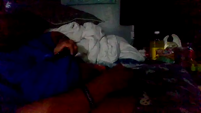 Snapshot of Creationmonster0 chatting on April 1, 6:47 am Creationmonster0 online show from April 1, 6:47 am