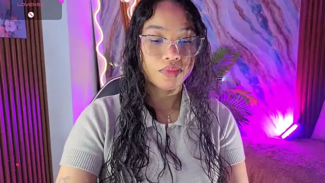 Snapshot of penelope_tay1 chatting on June 11, 3:26 am penelope tay1 online show from June 11, 3:26 am