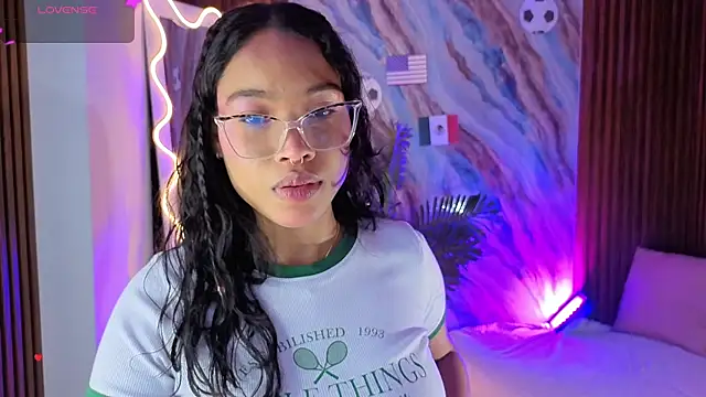 Snapshot of penelope_tay1 chatting on July 4, 2:40 am penelope tay1 online show from July 4, 2:40 am