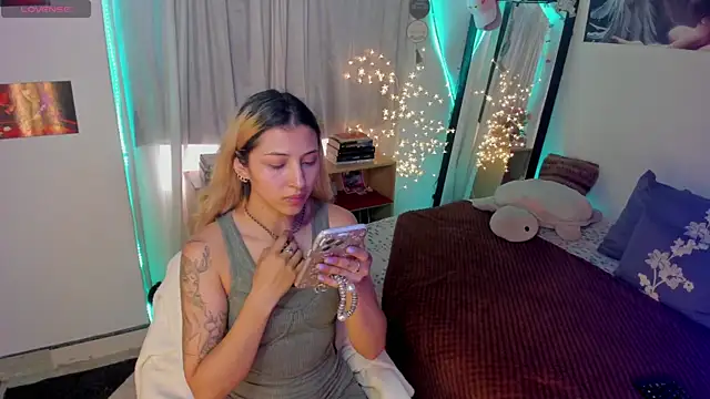 cuteweed420 online show from May 4, 9:55 pm
