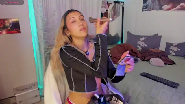 Snapshot of cuteweed420 chatting on May 27, 11:13 pm cuteweed420 online show from May 27, 11:13 pm