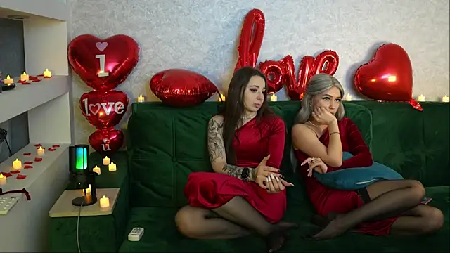 Snapshot of BestModelsDuo chatting on February 15, 4:47 am BestModelsDuo online show from February 15, 4:47 am