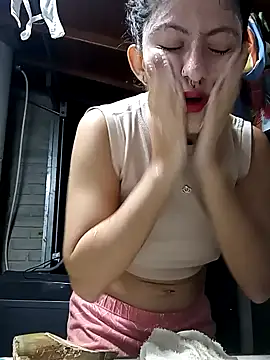 Snapshot of LoveElectra chatting on January 25, 3:51 am LoveElectra online show from January 25, 3:51 am