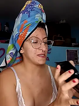 Snapshot of LoveElectra chatting on March 18, 8:59 pm LoveElectra online show from March 18, 8:59 pm