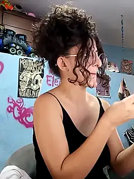 Snapshot of LoveElectra chatting on December 16, 8:58 pm LoveElectra online show from December 16, 8:58 pm