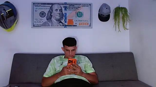 Snapshot of boss_of_cash chatting on May 6, 11:10 pm boss of cash online show from May 6, 11:10 pm