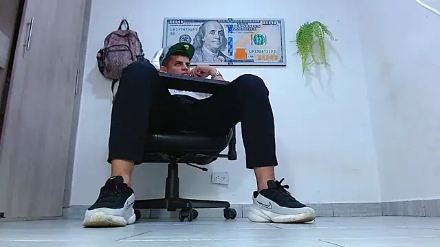 Snapshot of boss_of_cash chatting on June 15, 4:09 pm boss of cash online show from June 15, 4:09 pm
