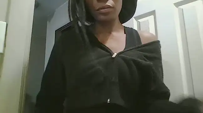 LuckiXCX online show from December 14, 12:12 pm