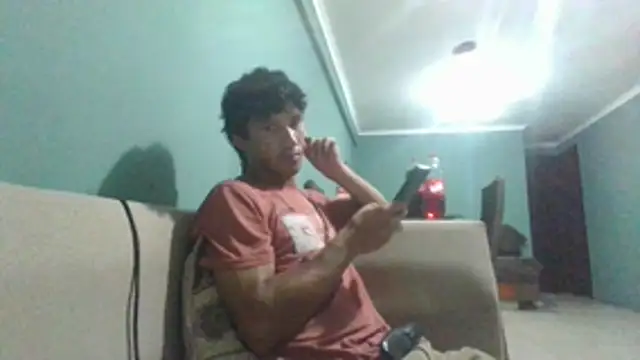 Snapshot of xxx-999 chatting on December 4, 11:57 pm xxx-999 online show from December 4, 11:57 pm