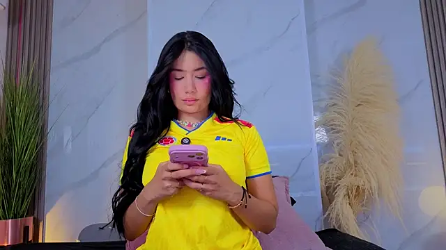 Snapshot of Chlooee__ chatting on June 21, 4:20 pm Chlooee online show from June 21, 4:20 pm
