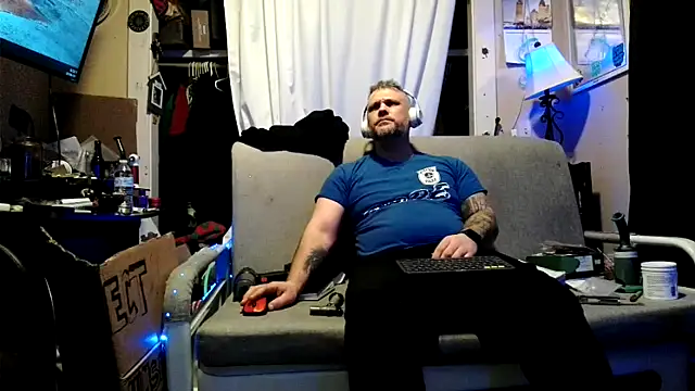 TwoFarty240 online show from February 19, 4:52 am