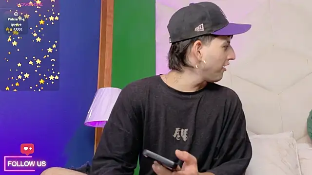 Snapshot of sett_and_gwen chatting on June 24, 4:33 am sett and gwen online show from June 24, 4:33 am