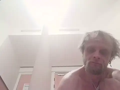 Snapshot of VencaVeny92 chatting on March 22, 1:42 am VencaVeny92 online show from March 22, 1:42 am