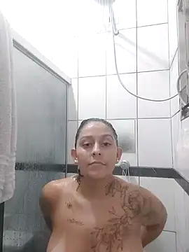 baixinhaloira online show from December 13, 11:50 pm