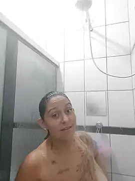 baixinhaloira online show from December 18, 1:37 am