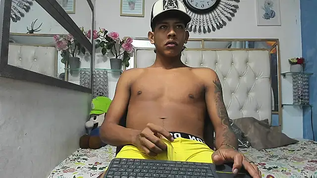 Snapshot of mr_stiven_ chatting on January 10, 4:33 am mr stiven  online show from January 10, 4:33 am