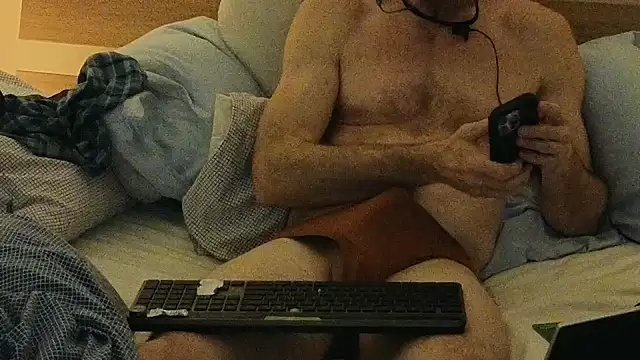 Twowellshapedheads online show from March 31, 10:43 pm