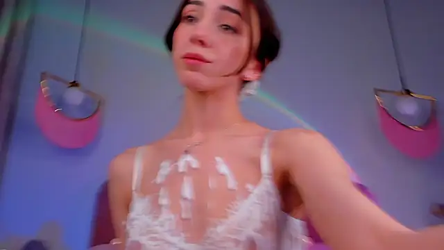 Snapshot of ElsaYoung chatting on February 8, 11:34 pm ElsaYoung online show from February 8, 11:34 pm