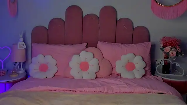 ElsaYoung online show from November 14, 8:18 pm