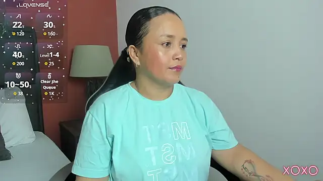 linda rios  online show from March 18, 2:15 am