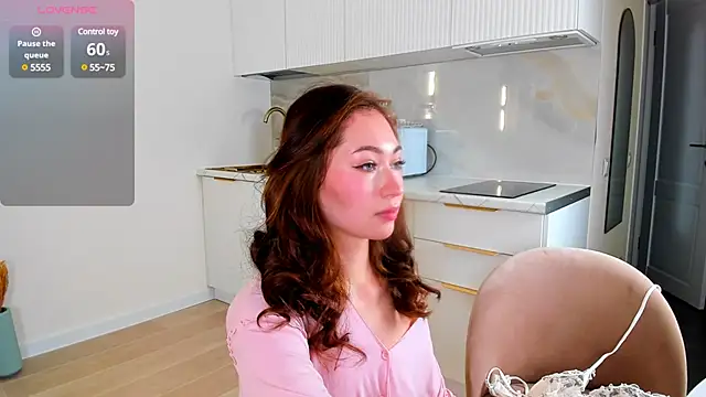 Snapshot of shellikeangel chatting on January 8, 7:03 am shellikeangel online show from January 8, 7:03 am